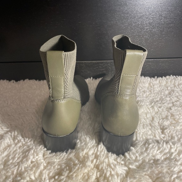 Everlane Boot - Picture 3 of 4